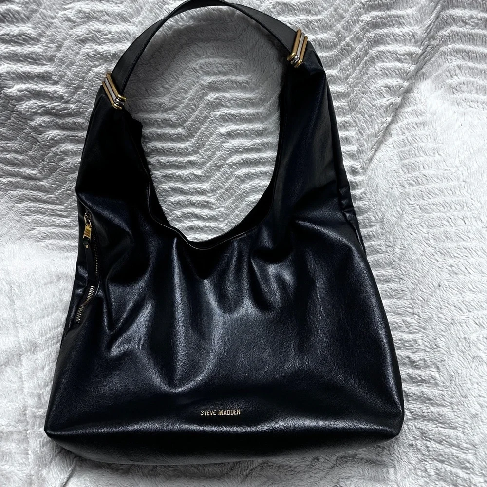 Steve Madden Black Vegan Hobo Purse, Excellent condition, Gold & Silver Hardware